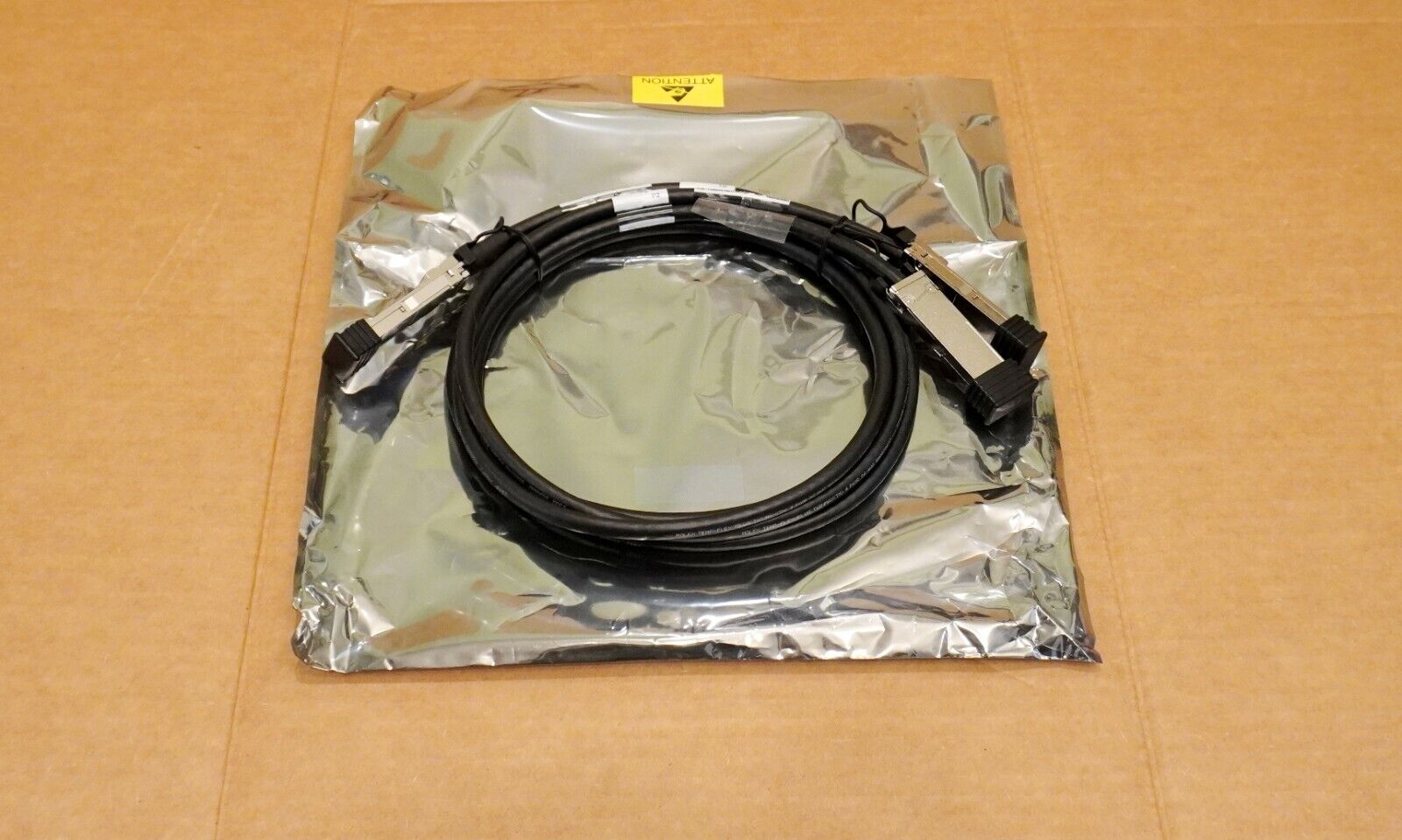 QSFP+ 100Gbps To Dual QSFP+ 50Gbps 1.5M Y Type 26AWG Passive Splitter Cable