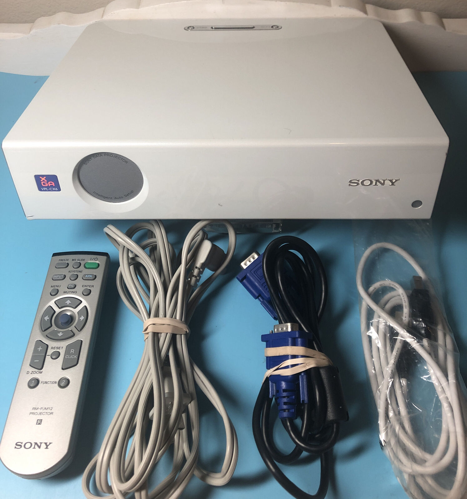 Sony VPL-CX6 projector, Working with power cable,  USB B to USB A cable, remote