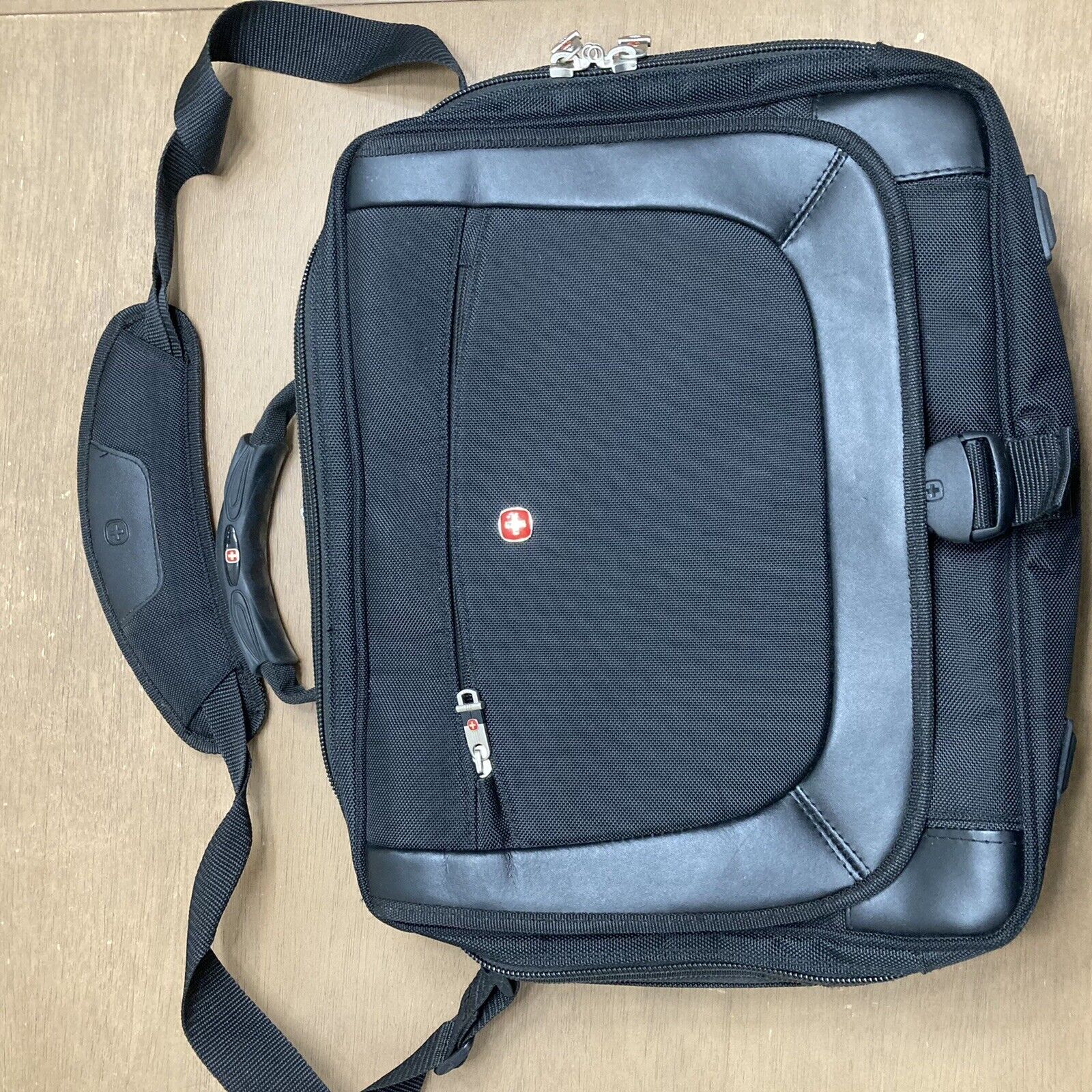 Swiss Tech Wegner Laptop Case Messenger Bag Black Mutli Compartment