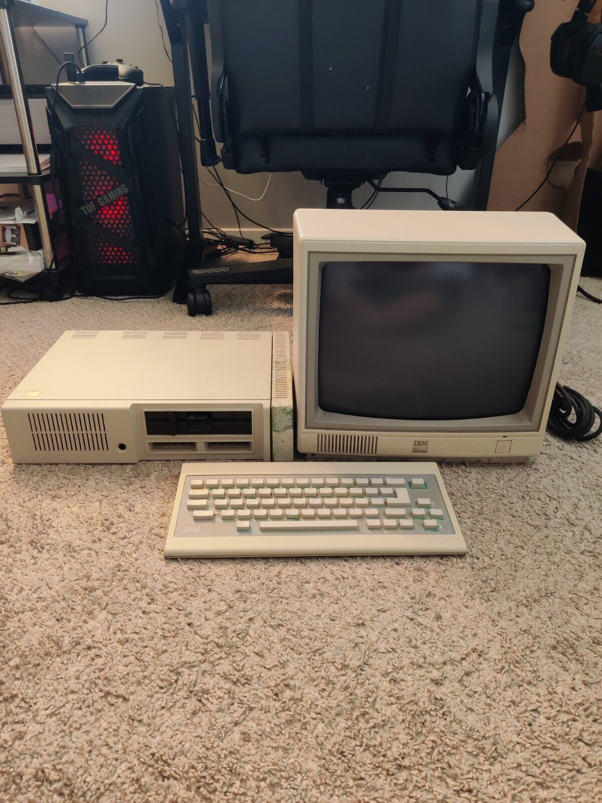 IBM PCjr Lot: 4860 Computer / IBM 4863 Color Display / IBM PCjr Keyboard As Is