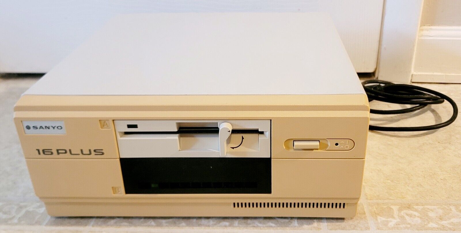 VINTAGE 1980'S SANYO 16 PLUS COMPUTER 5.25 FLOPPY MBC-16PLUS1 RARE WORKING