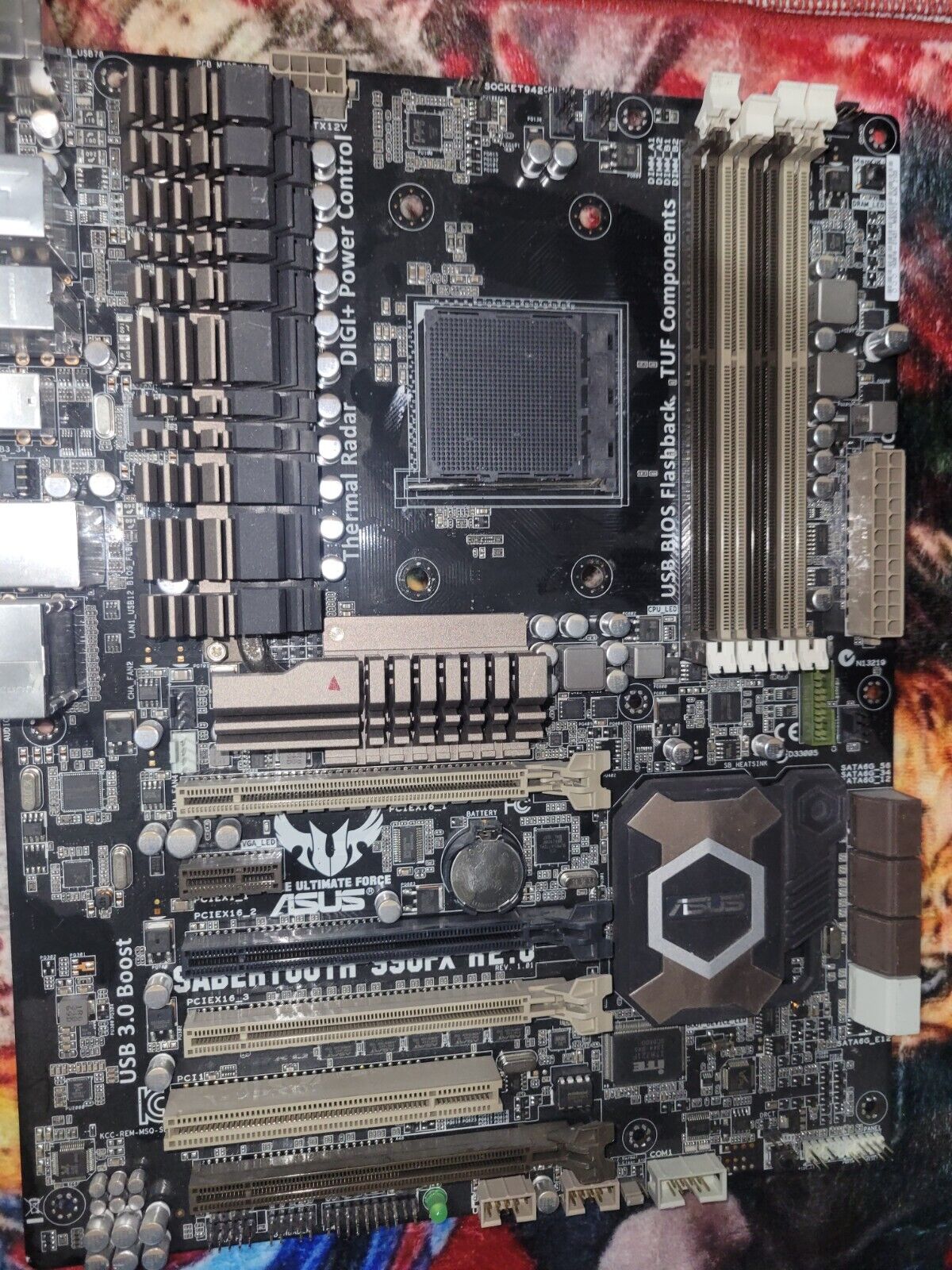 ASUS Sabertooth 990FX R2.0 AM3+ DDR3 ATX Motherboard (FOR PARTS OR REPAIR)