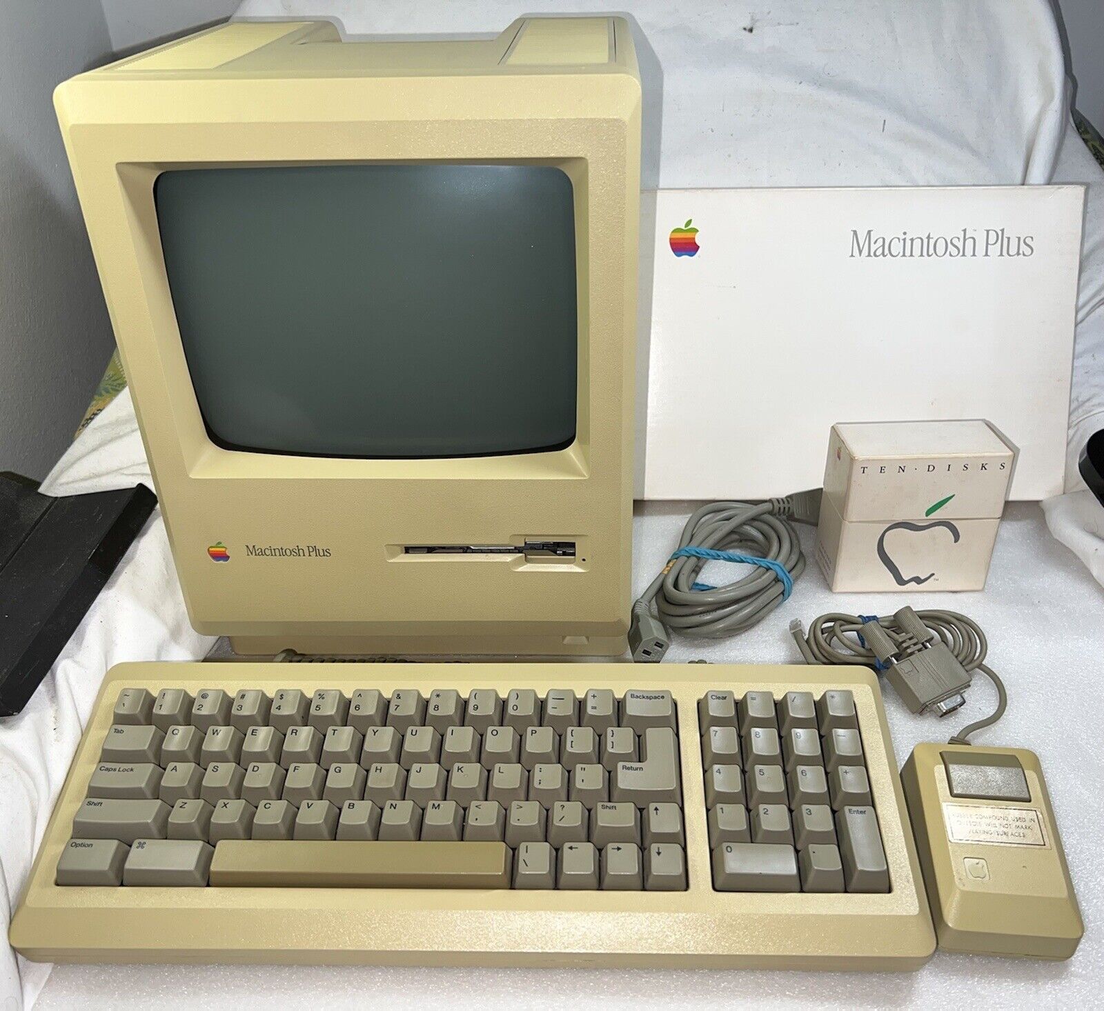 Vtg Apple Macintosh Plus 1Mb Computer M0001A w/Keyboard M0110A, Mouse, Paperwork