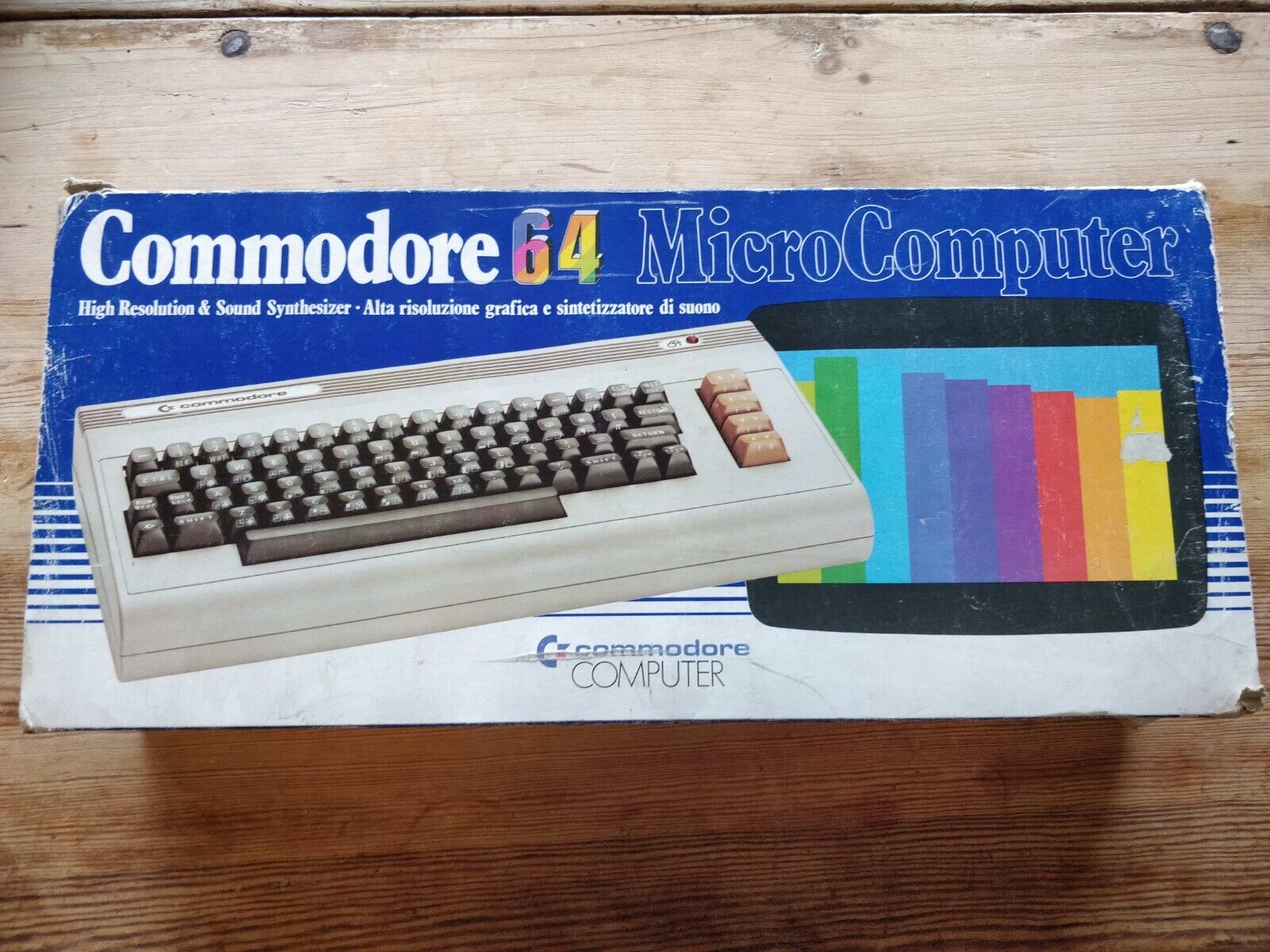 Commodore 64 MicroComputer - UKB 1526270 (C64) complete in original box CIB