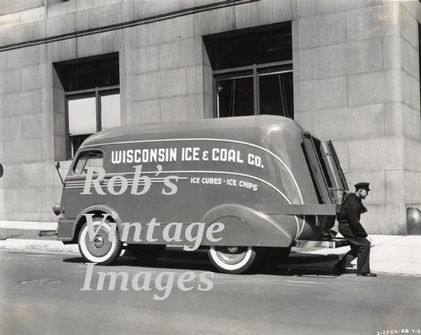 Art Deco IH International D 300 Panel Truck Photo Wisconsin Ice & Coal 1930s