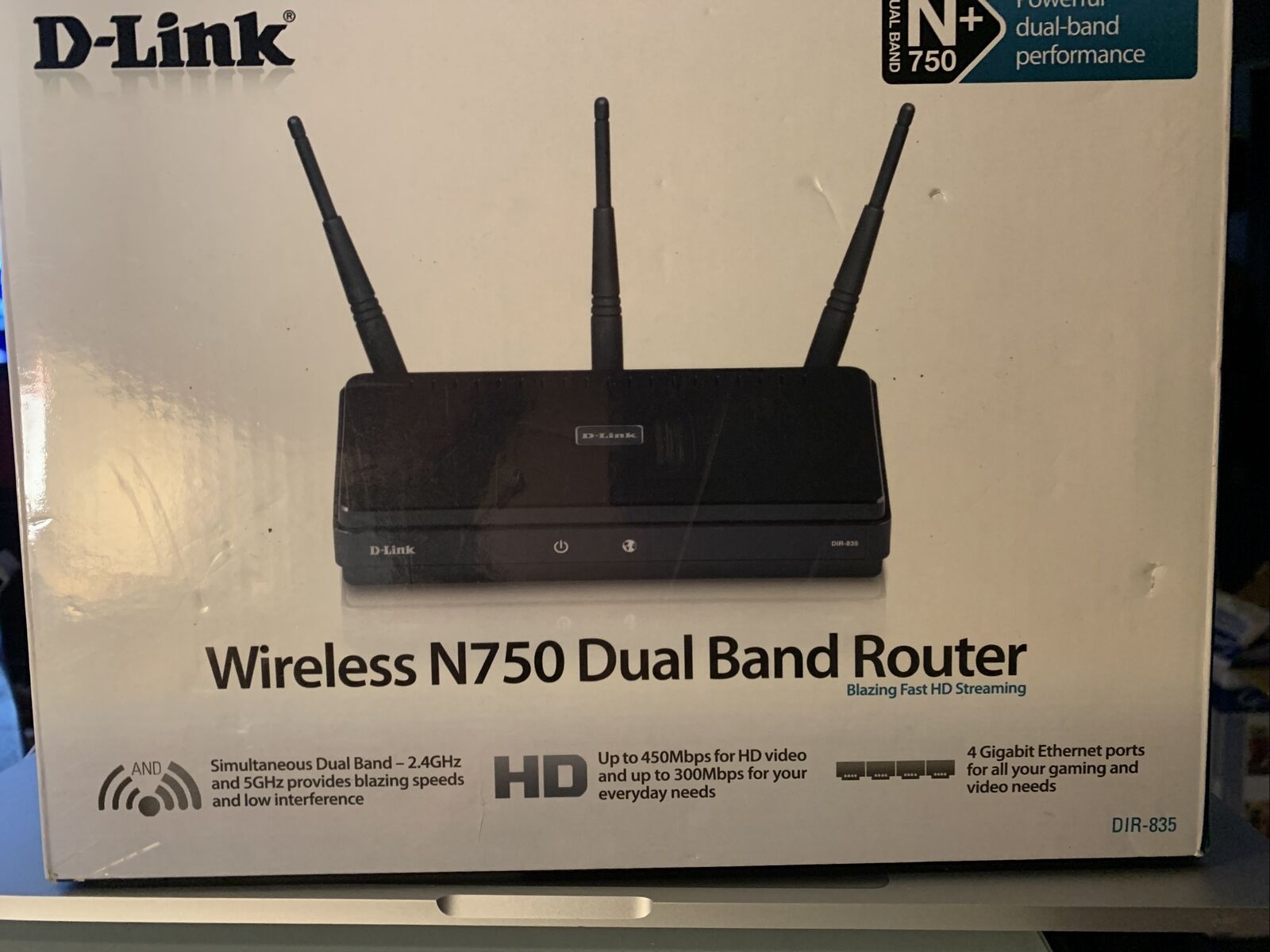 D-Link DIR-835 802.11 Mbps 4-Port Gigabit Wireless N Router