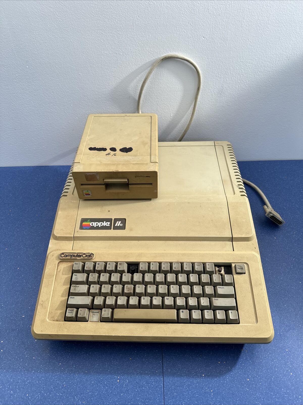 Apple IIe Vintage Computer And Disk Drive. POWERS ON UNTESTED.