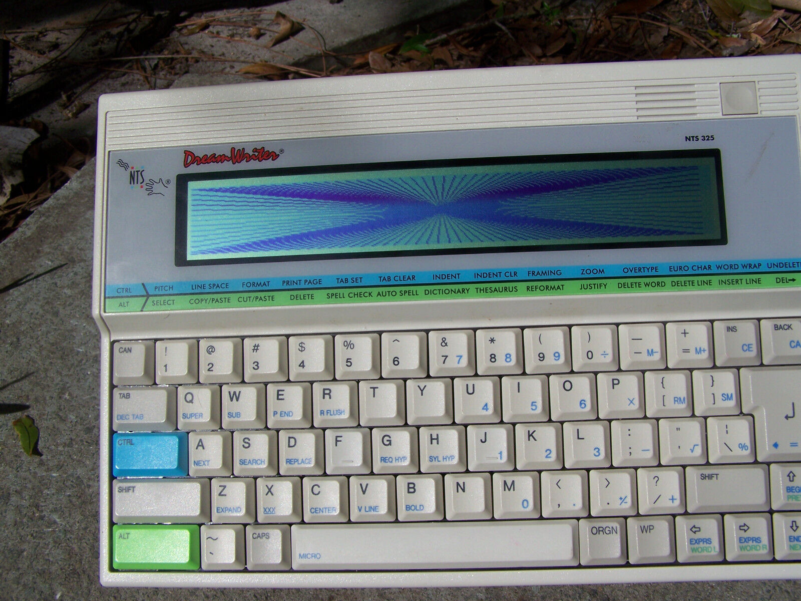 Vintage NTS Dreamwriter 325 Basic Language Laptop