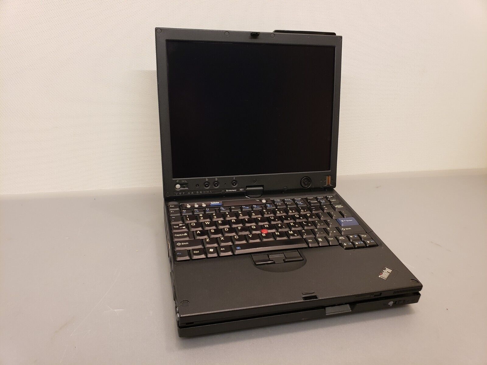 Rare Lenovo ThinkPad X61 laptop Convertible Tablet w X6 Ultrabase No Power AS-IS