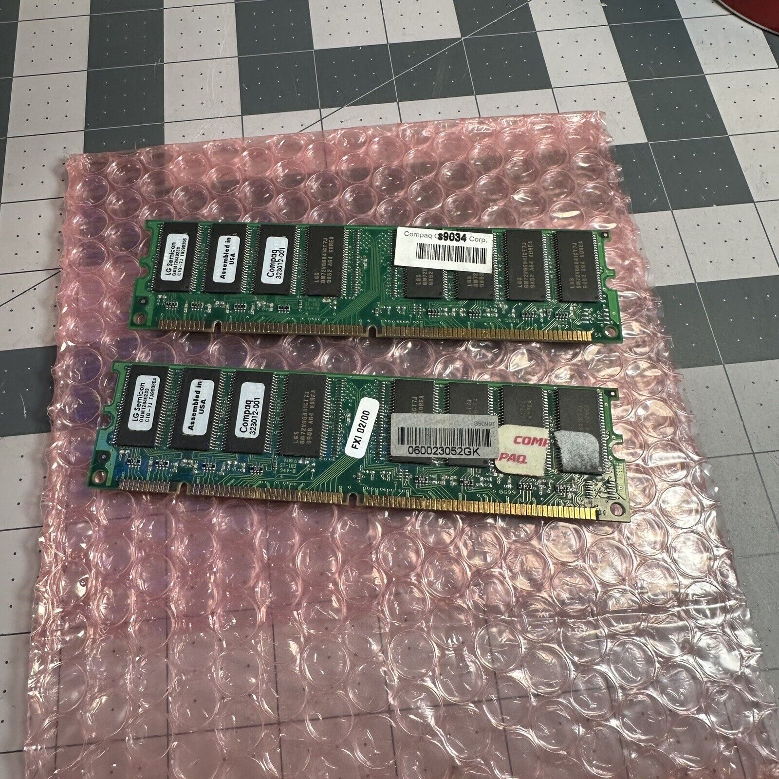 MEMORY SDRAM 128GB (2x64MB) PC100 LG SEMICON GMMT2649233 COMPAQ 323012-001 Vtg