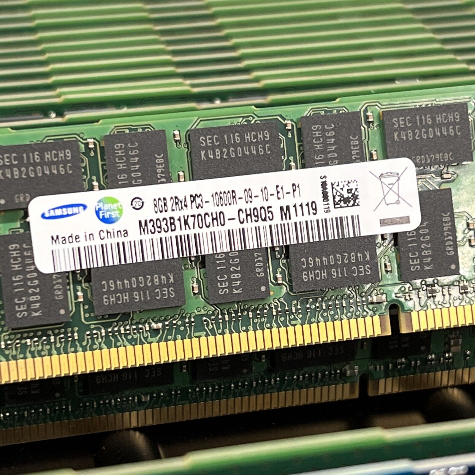 Samsung 8GB (8GB x1) PC3-10600R (DDR3-1333) Server RAM M393B1K70CH0-CH9Q5 JHB4
