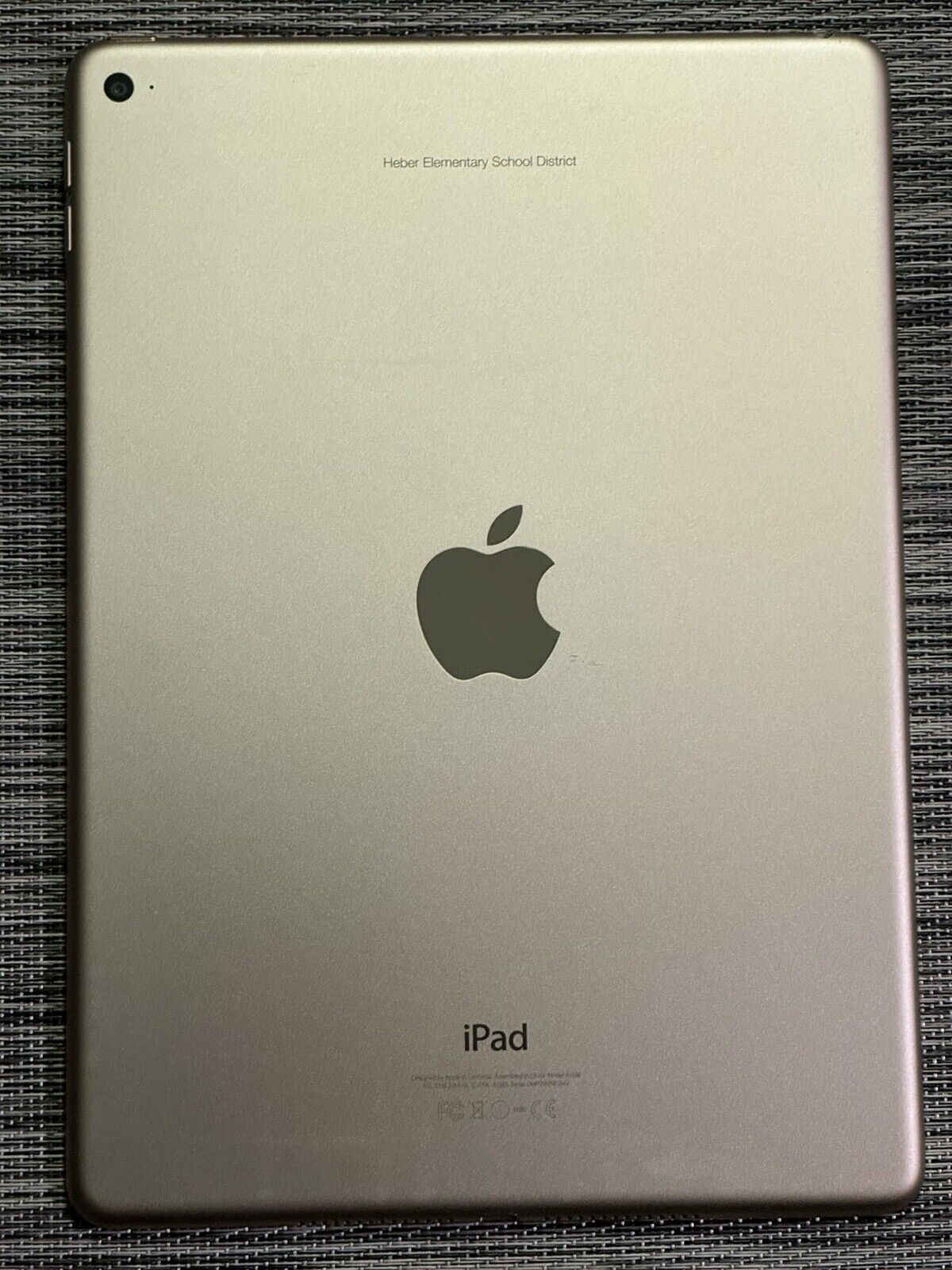 APPLE. iPad. Air 2. A1566. 16 GB. Wi-Fi. Color: GOLD