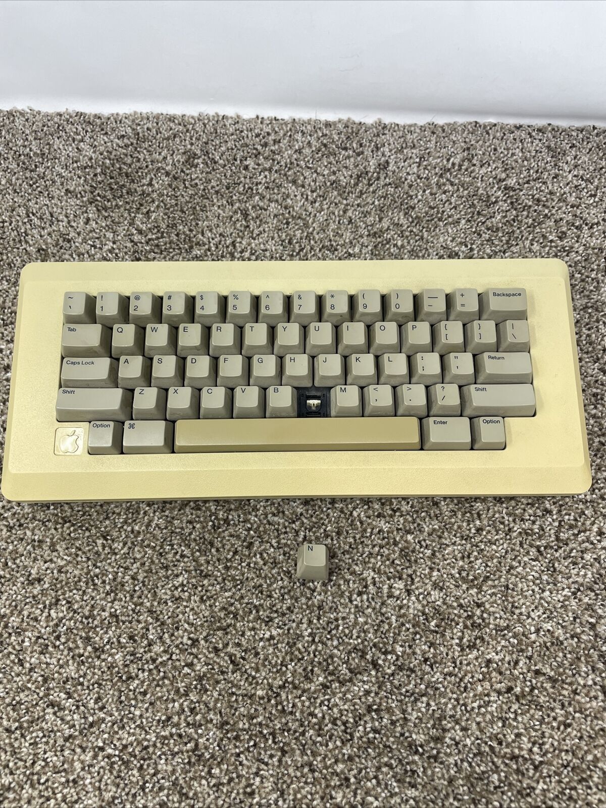 Vintage Apple Machintosh Keyboard M0110 - Untested