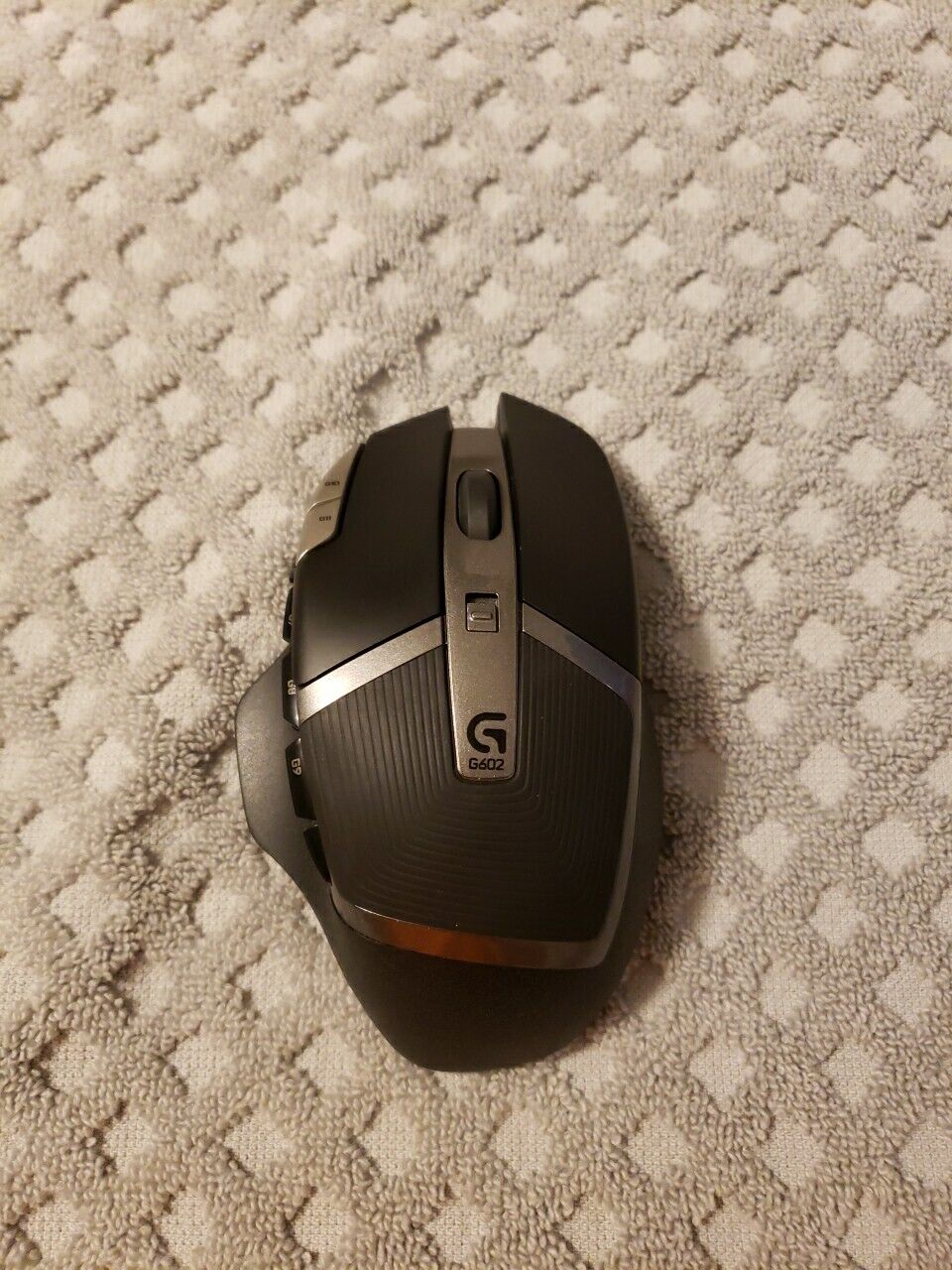 Logitech G602 Gaming Used Wireless Mouse - (500 MHz USB RECEIVER NOT INCLUDED).