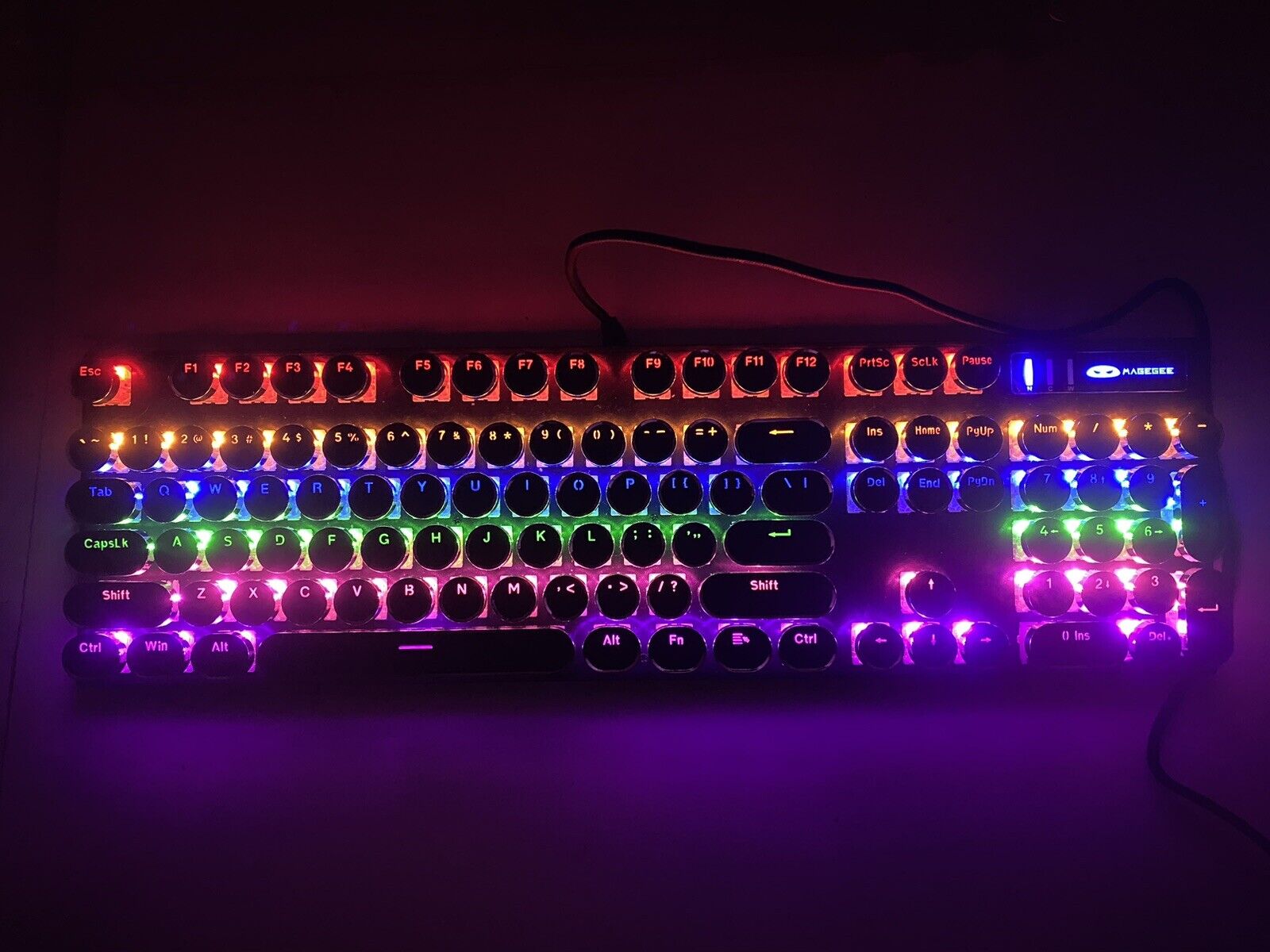 MK-STORM  MAGEGEE  Mechanical Gaming Keyboard with Typewriter Keys Lights Up