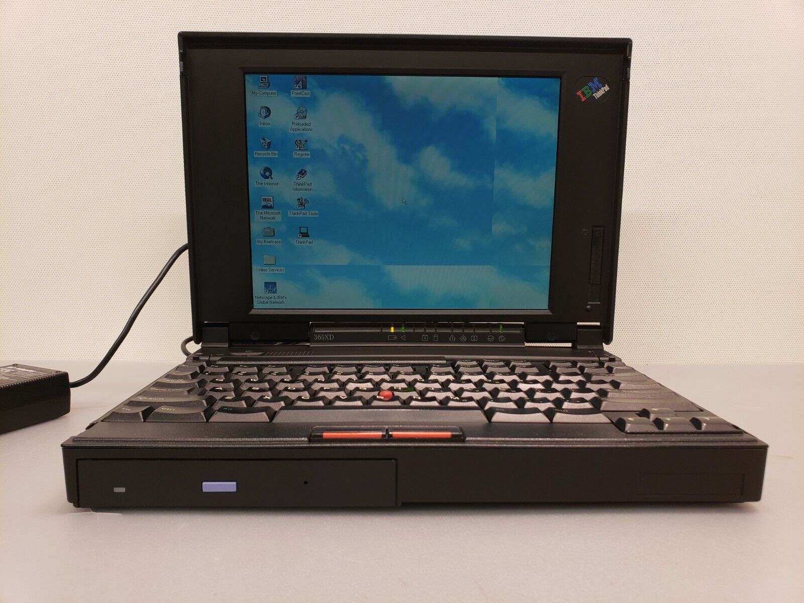 Vintage IBM ThinkPad 365XD Laptop 40MB RAM Windows 95 Original Install Nice cond