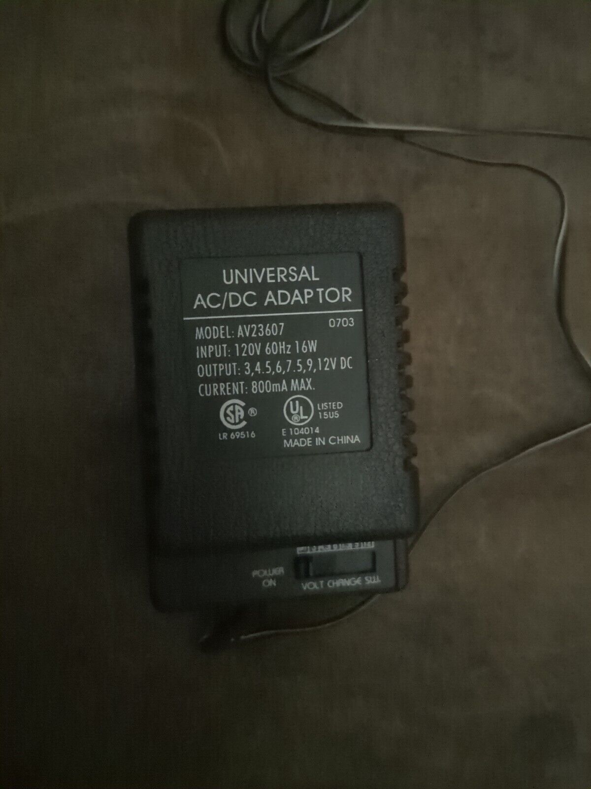 universal aC/DC Adapter 