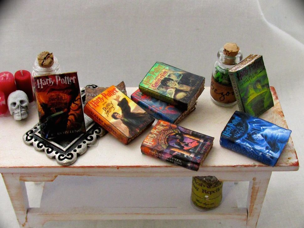 7 HARRY POTTER Miniature Books Dollhouse 1:12 Scale PROP Faux Books Magic 