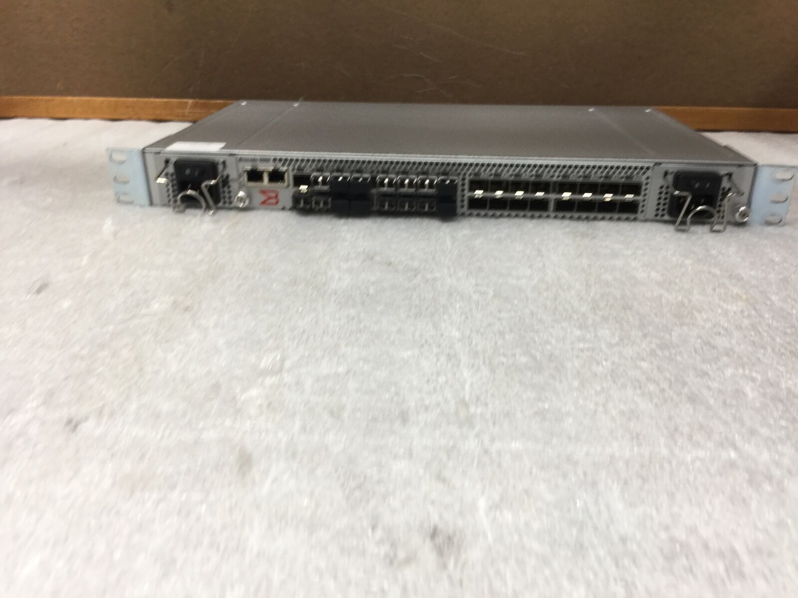 EMC Brocade 5000 DS-5000B Fibre Channel Switch With 24 Transceivers, Tested