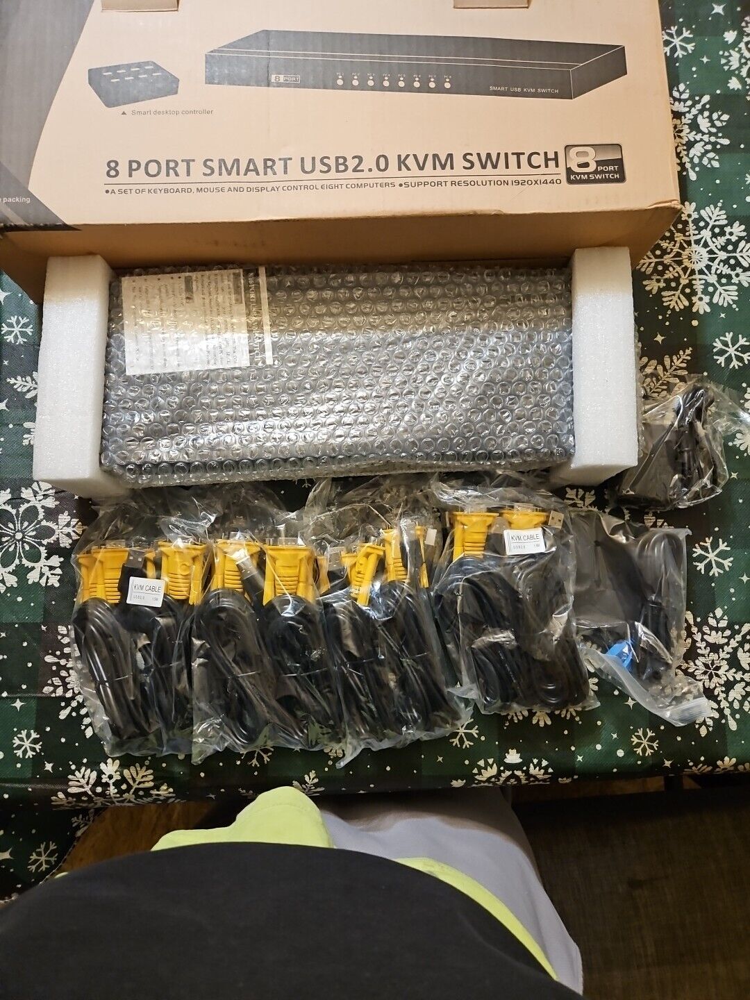 New In Box - Rijer 8 Port Smart USB2.0 KVM Switch - Plug and Play - 1920x1440