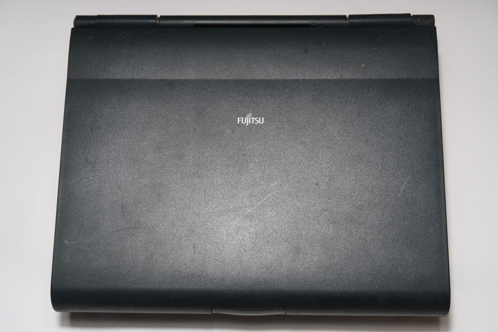 Fujitsu Lifebook 735DX Vintage Windows Laptop (Powers On)
