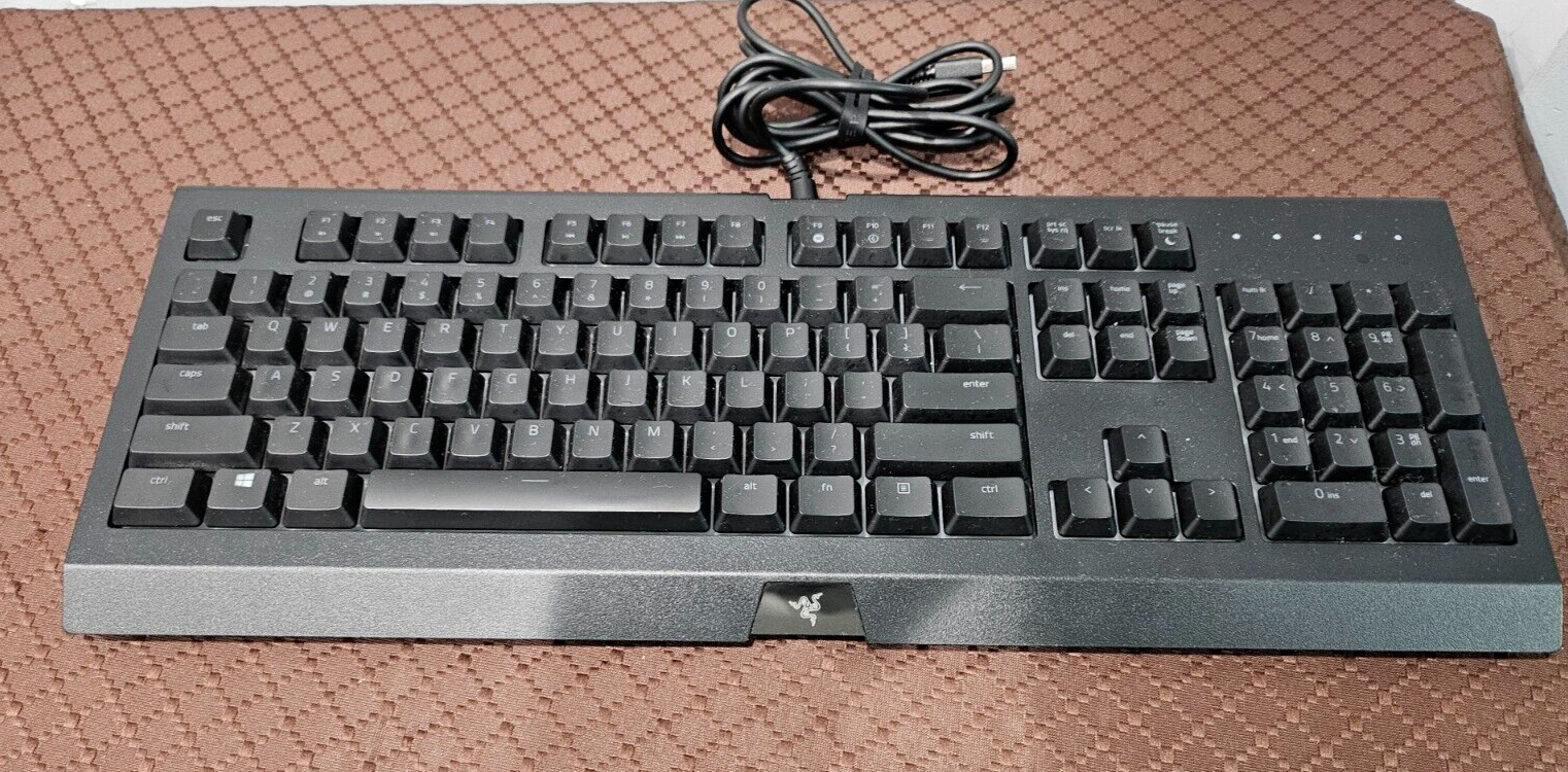 Razer Cynosa Chroma (RZ03-0226) Full Size Wired Membrane Gaming Keyboard