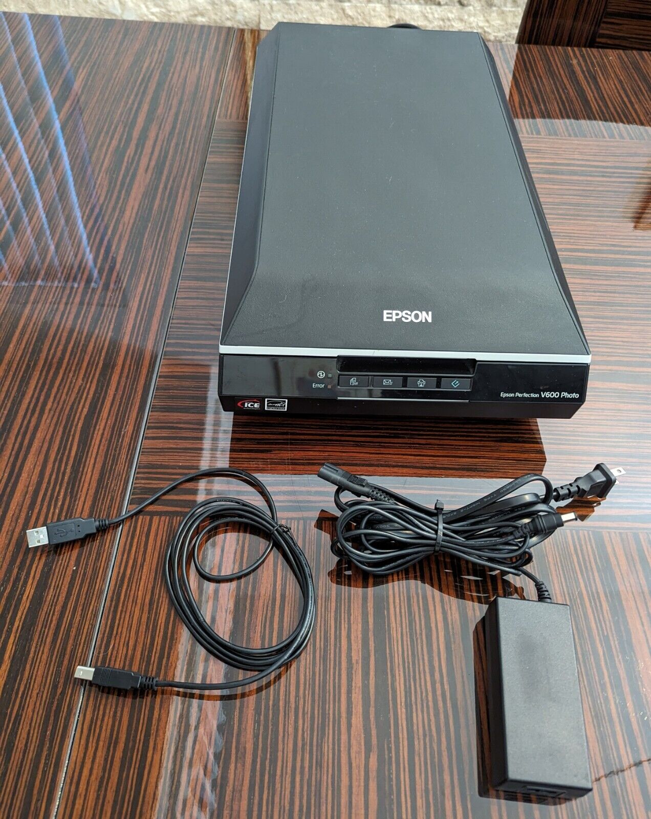 Epson Perfection V600 Photo Scanner Model J252A Tested Working