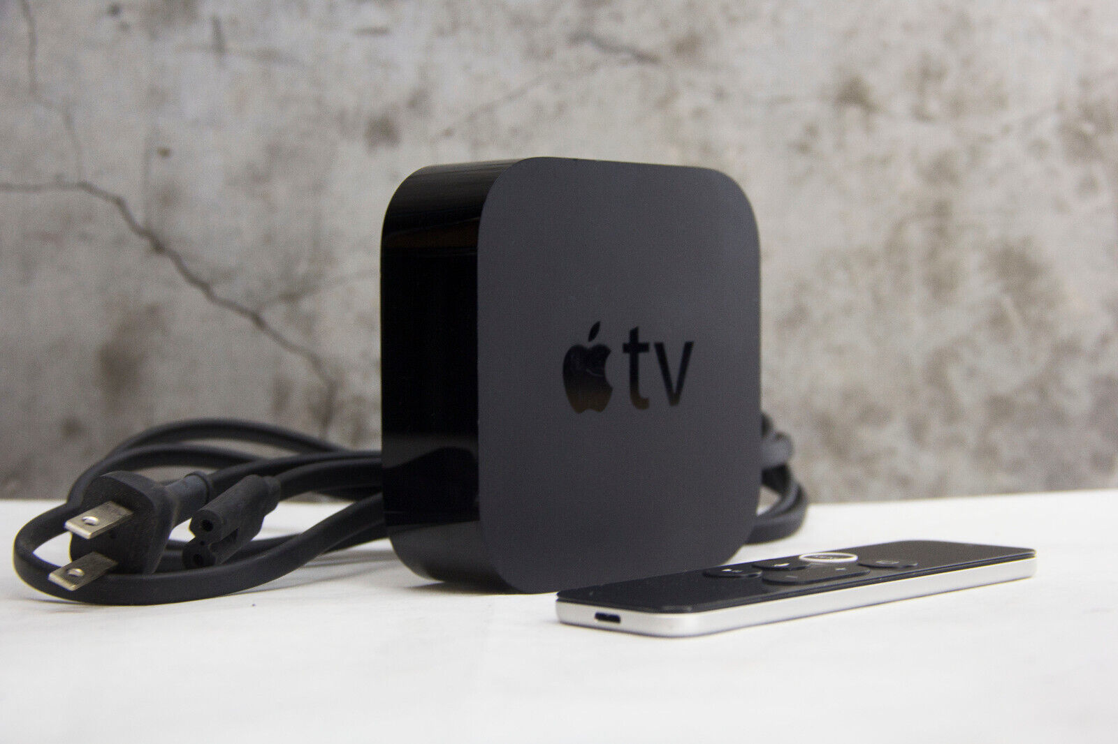 Apple TV (4th Generation, Siri) 1080p, 32GB