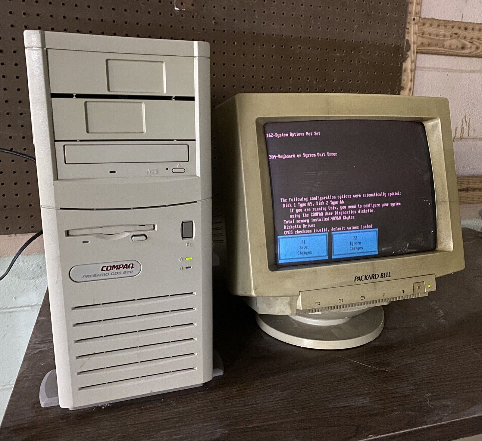 Compaq Presario CDS 972 tower vintage computer beige PC with 40MB RAM, no HDD