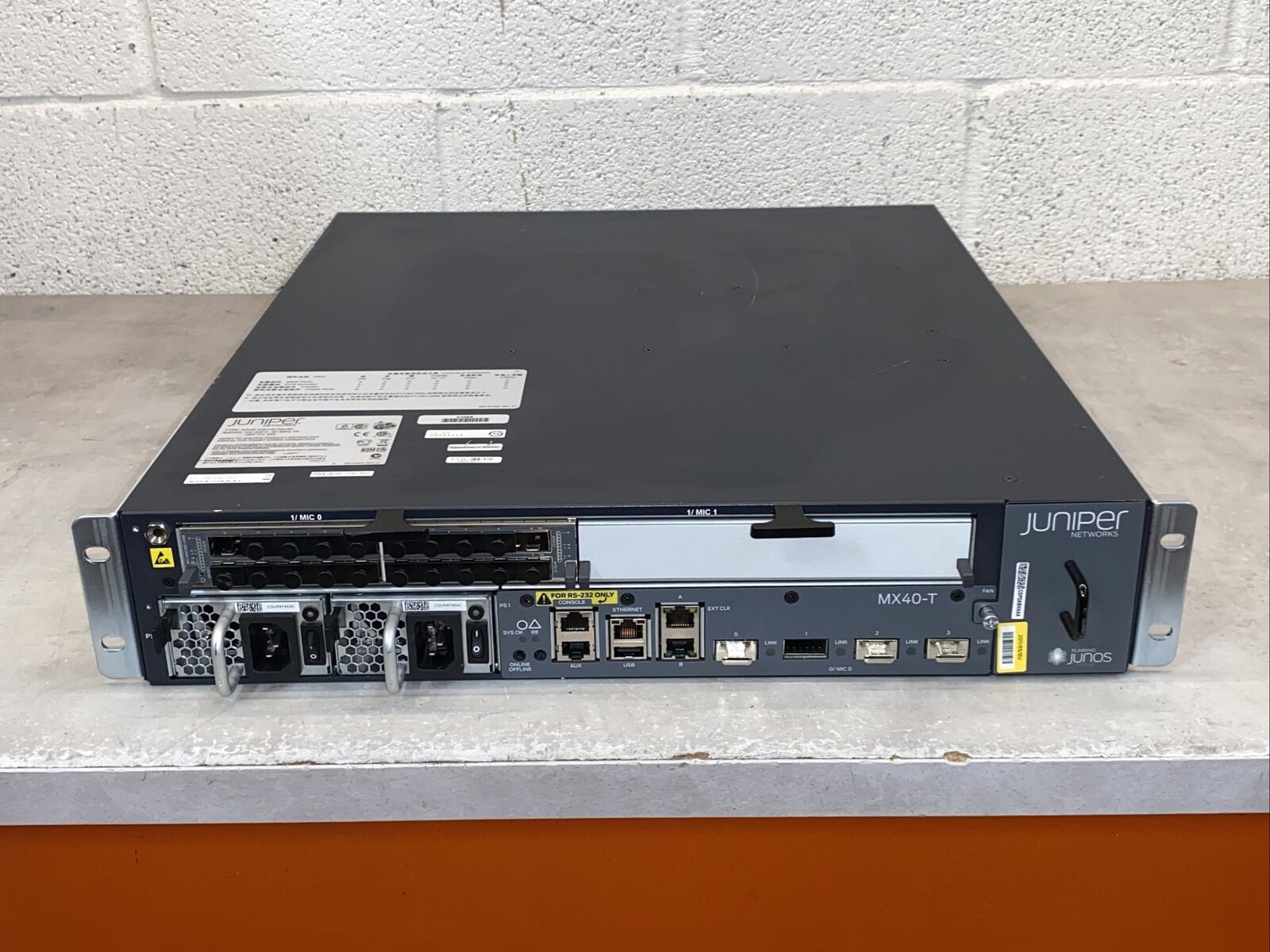 Juniper MX40 Internet Router MX40-T with MIC-MACSEC-20GE / 2x Power Supplies