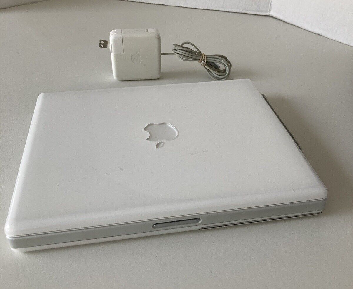 Apple Ibook G3 M6497 Bundled With OEM Charger - Powers On - For Parts