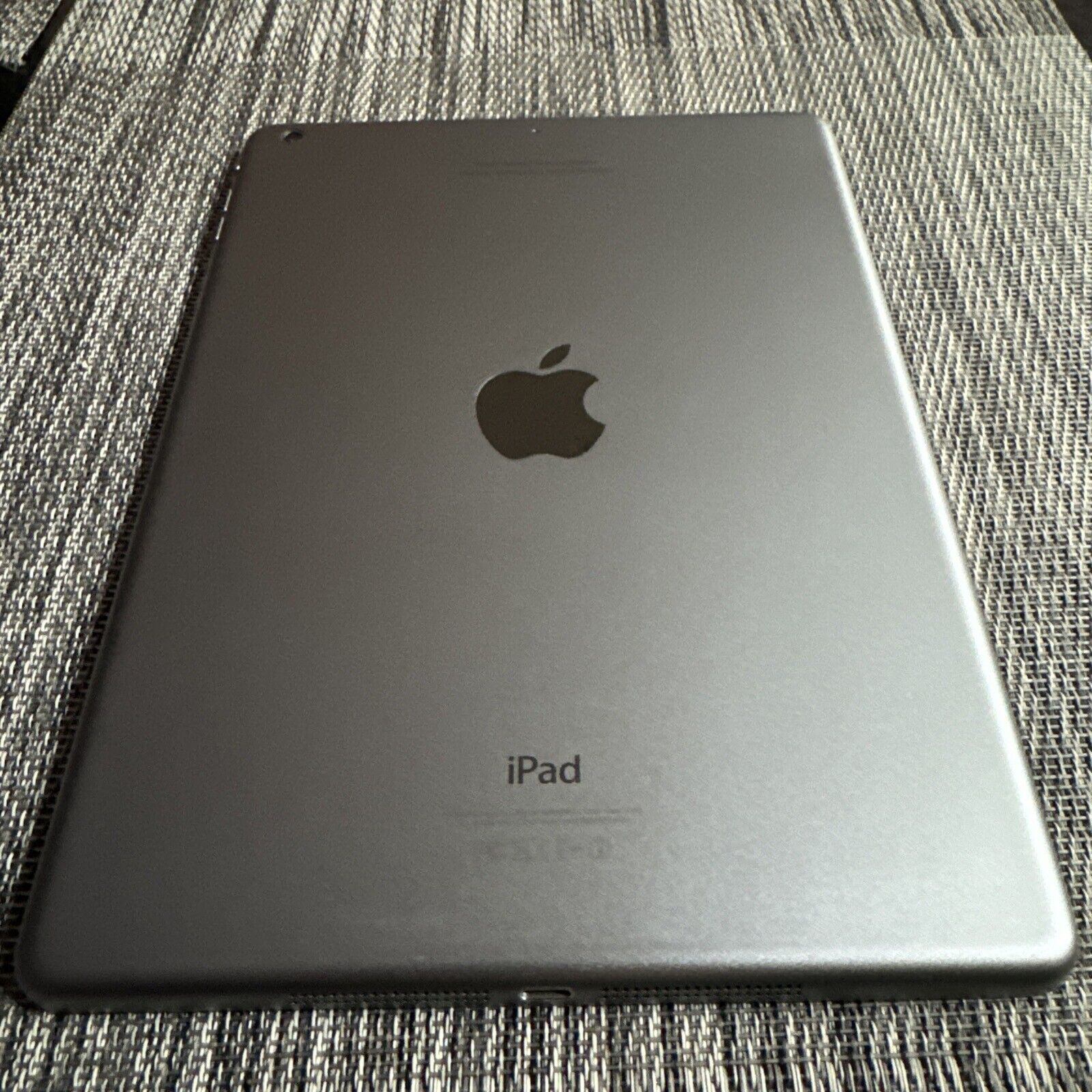 Apple iPad Air 1st 16GB Wi-Fi 9.7\