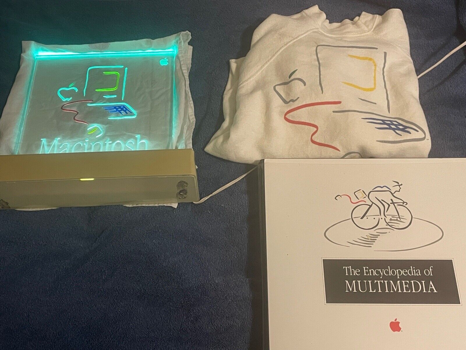 Apple Macintosh Matisse / Picasso Sign And Sweater, Ultra Rare Laser Disk.