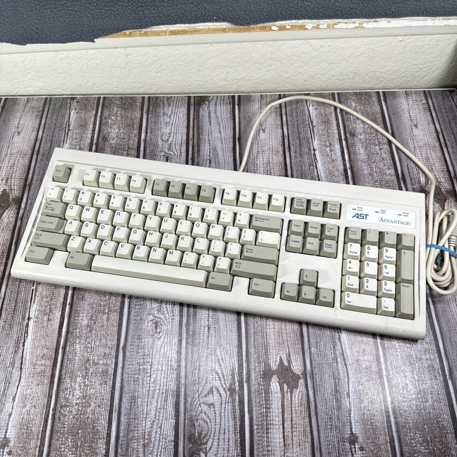 Vintage AST Keyboard Model Advantage SK-1100 PS/2 Beige
