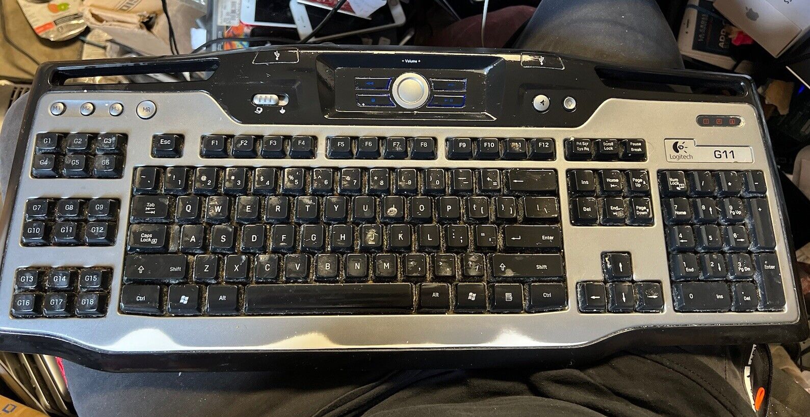 Logitech G11 Gaming Keyboard Programmable Blue Keys Wired USB Y-UG75A Streaming