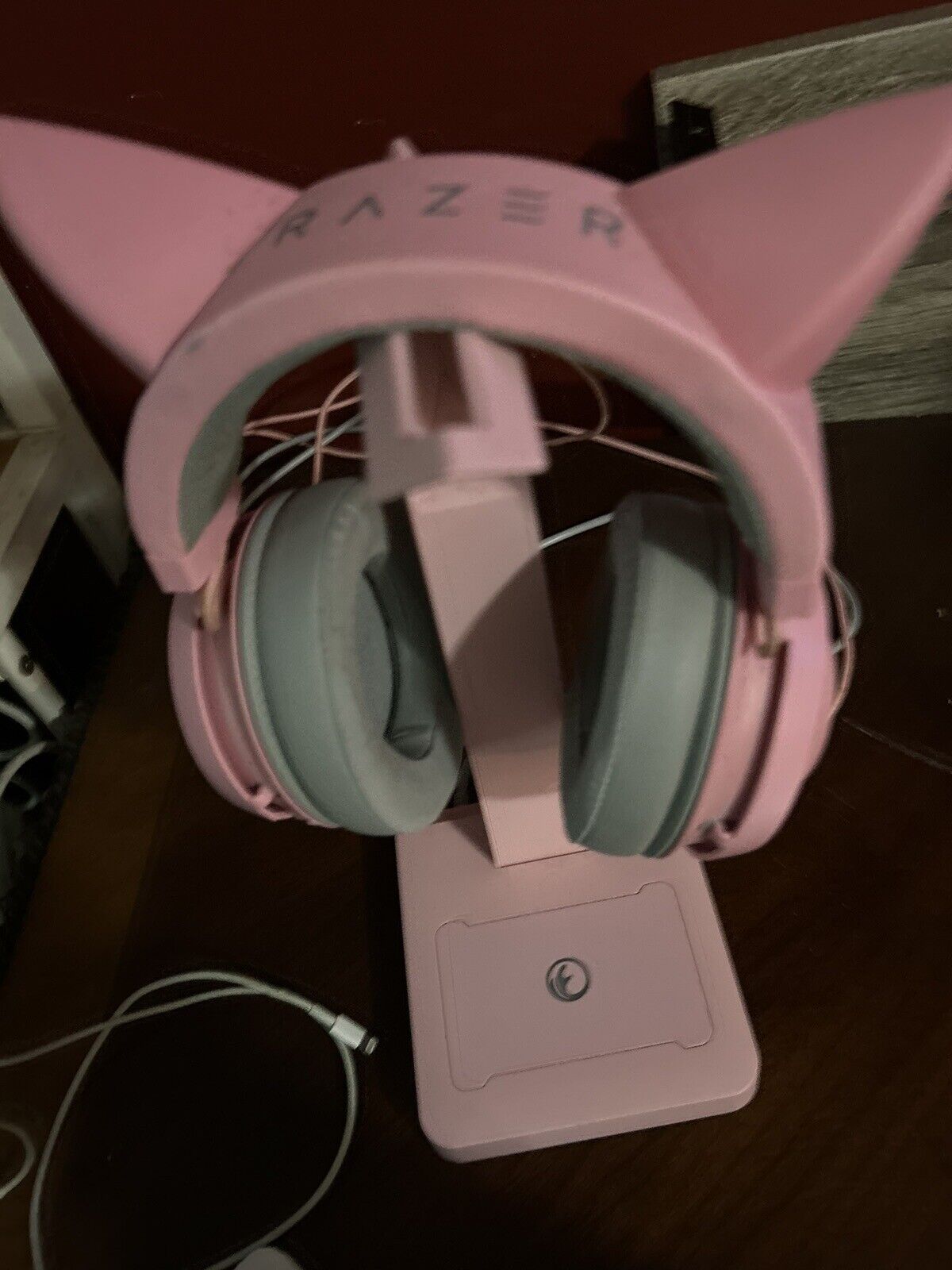 Razer Kraken Kitty, RGB USB Gaming Headset with Microphone, Pink and Base