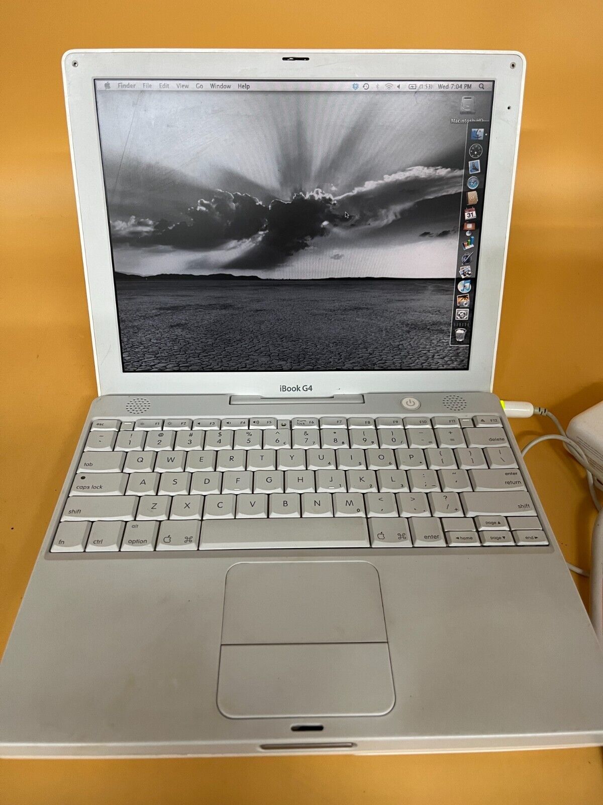 Vintage Apple Laptop - iBook G4 A1133 14\