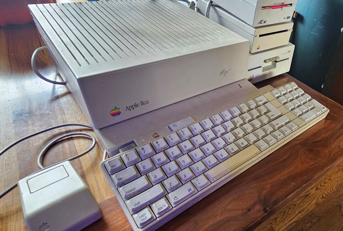 Apple IIgs Woz Edition Bundle, Keyboard Drives And MORE