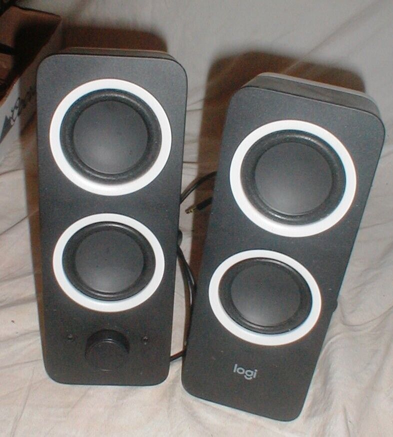 Pair of Logi Logitech Z200 10W Multi-media Stereo Computer Speakers pair of two