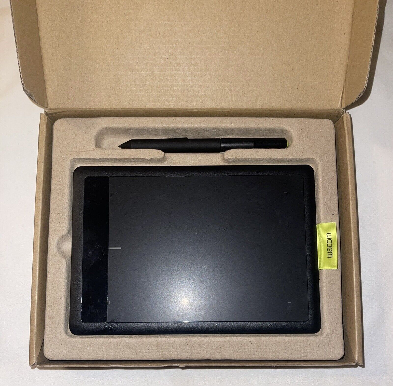 One by Wacom CTL-471 Graphic Drawing Art Tablet
