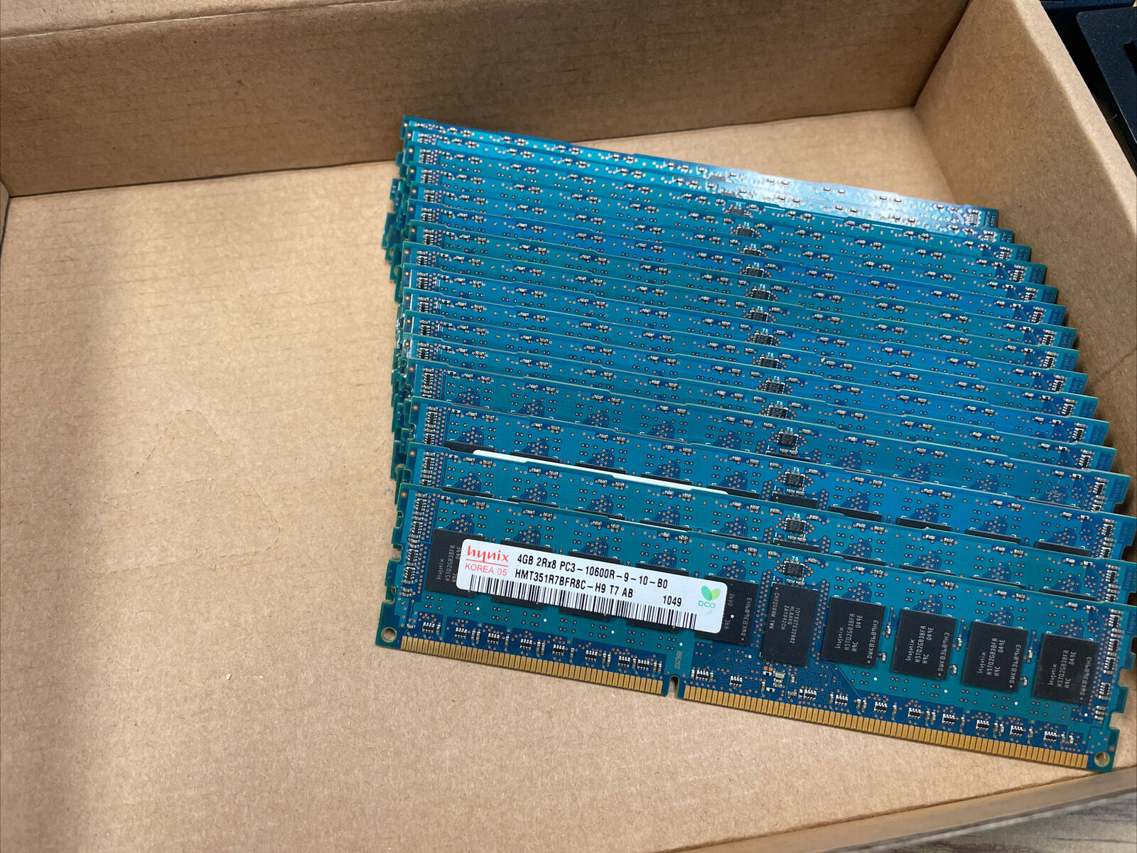 16x4GB=64GB hynix DDR3 2Rx8 PC3-10600R-09-10-B0 HMT351R7BFR8C-H9 (serve Ram)