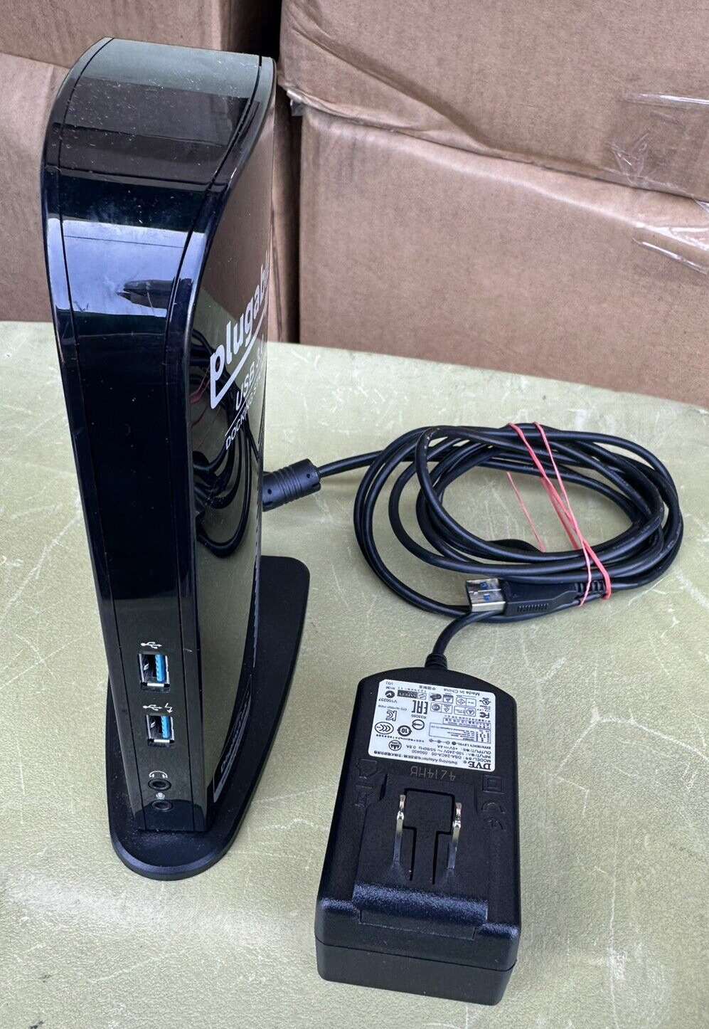 Plugable USB 3.0 Universal Docking Station UD-3900 HDMI DVI DisplayLink w/ Cords