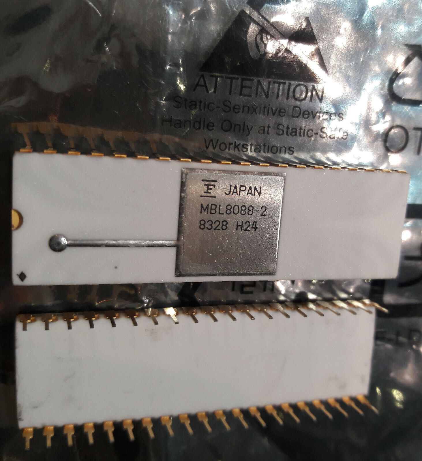 NEW MBL 8088-2 FUJITSU White Ceramic Gold Pins CPU Microprocessor IBM PC XT 