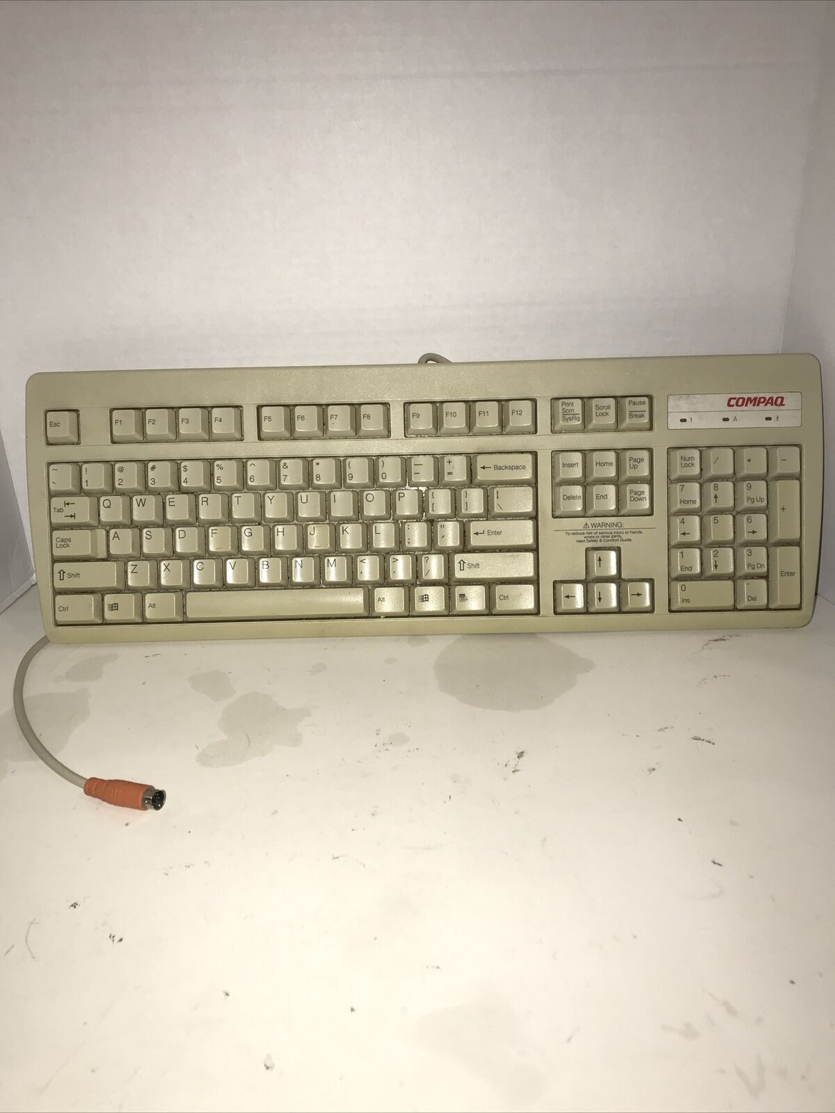 Vintage Compaq keyboard RT235BTW. 121975-201 C  Bone White. Rare