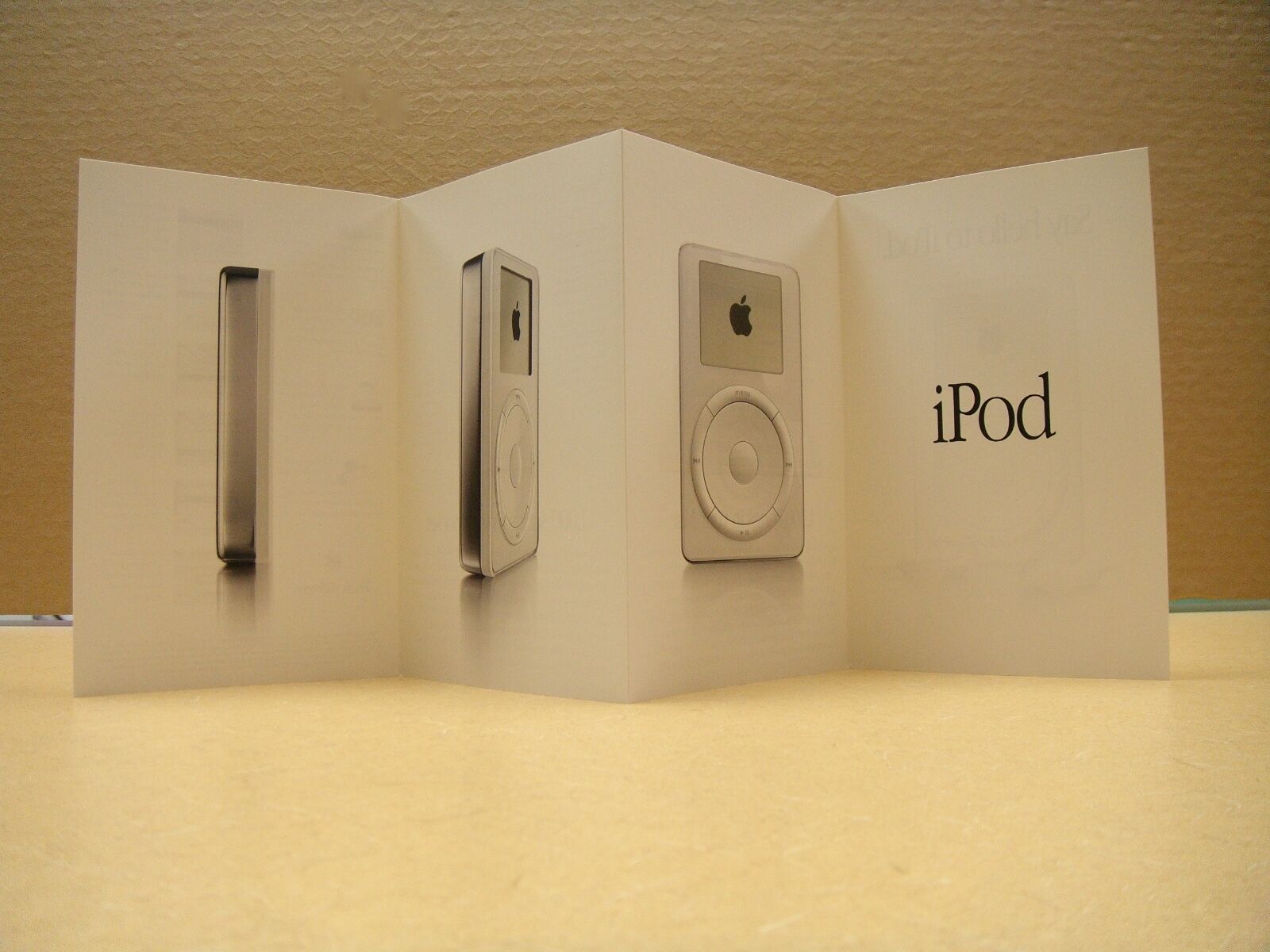 MINT _ Original _ FIRST  1st Gen iPod Brochure __ Oct 2001 __ By Apple Computer