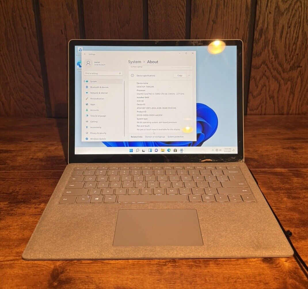 Microsoft Surface Laptop 1769 | Core I5-7200U 2.50Ghz | 4GB Ram *CRACK*