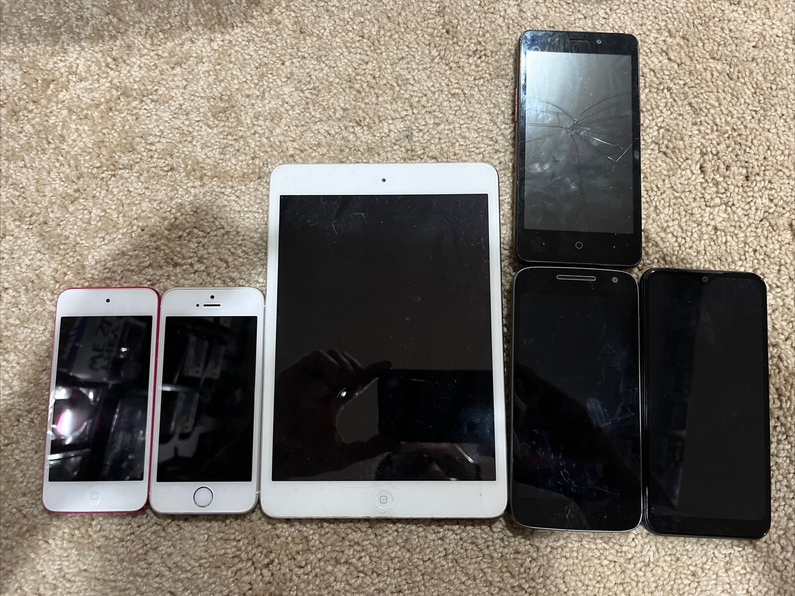 HUGE Electronic Lot -Apple iPad, iPod And More  Please Read