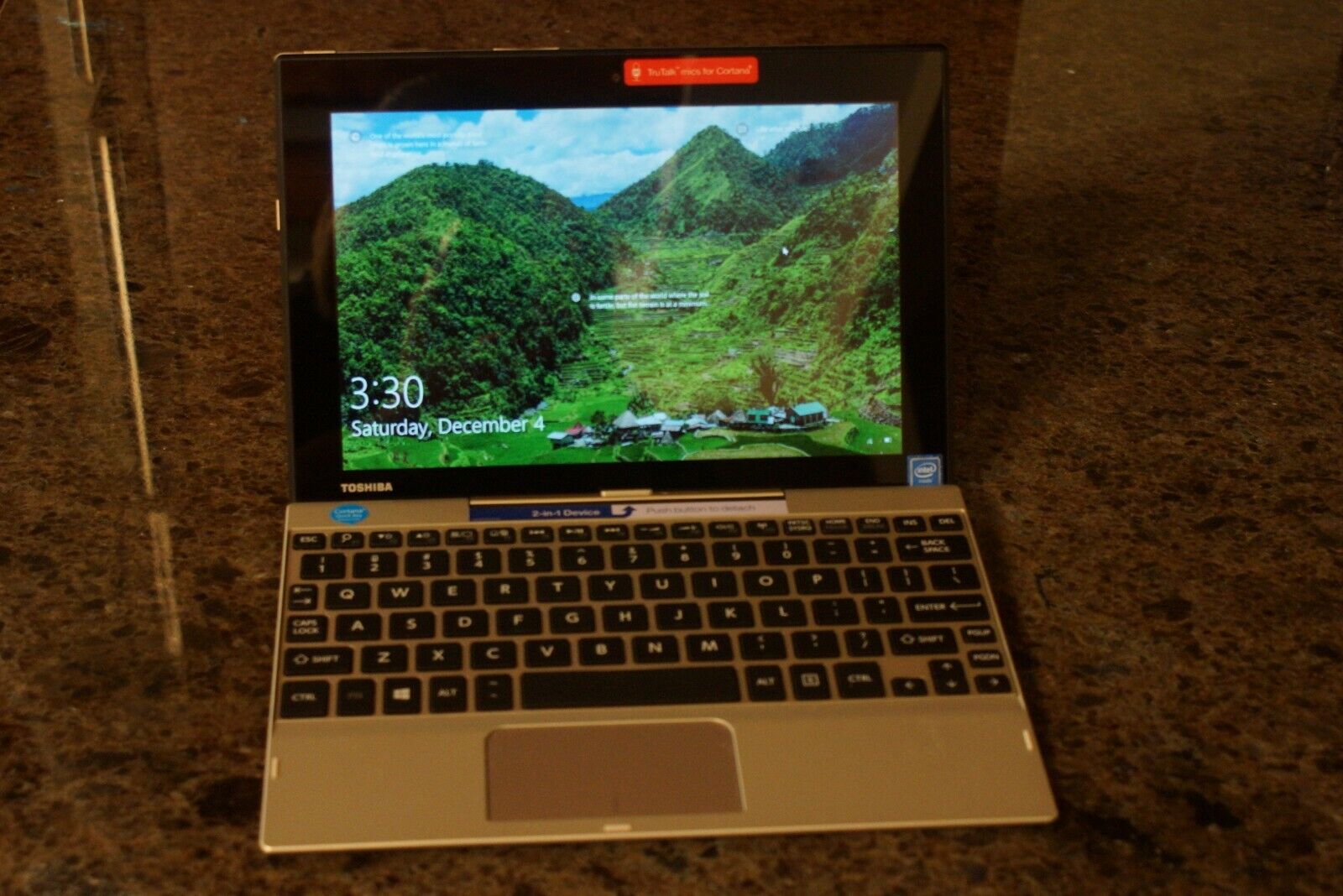 Toshiba Satellite Click 10LXOW Hybrid Tablet 1.44GHz CPU 30GB HDD Windows10 Read