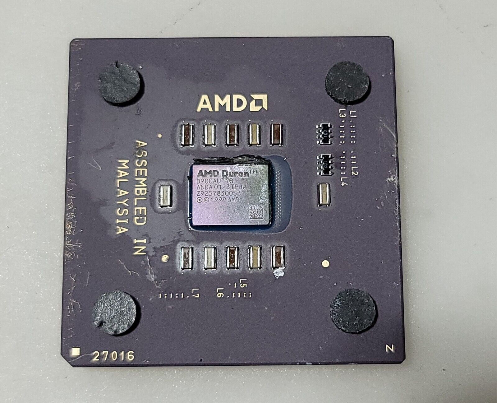Rare Vintage AMD Duron D900AUT1B Ceramic Processor 1999