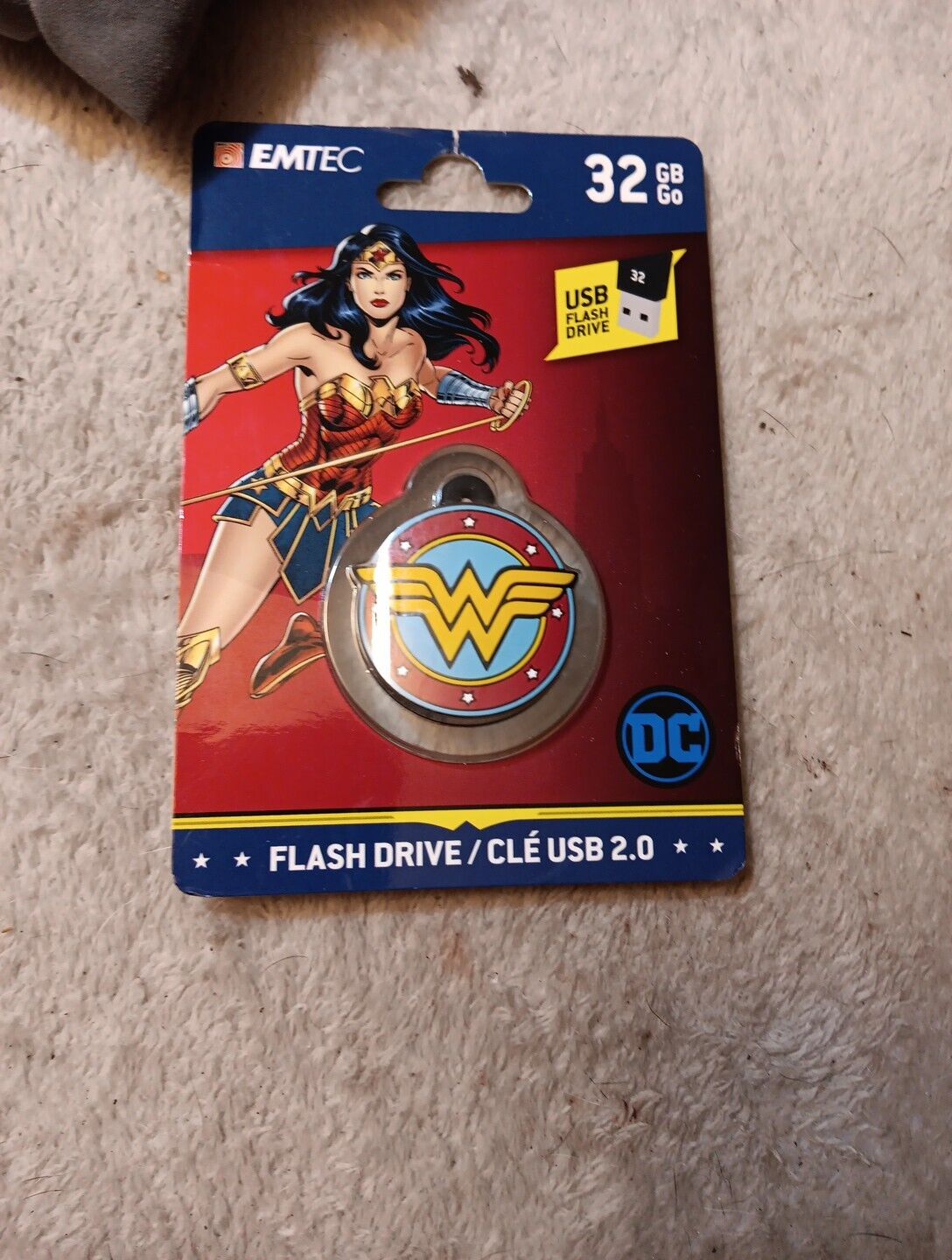 Wonder Woman 32GB Flash Drive Keychain Emtec DC Comics